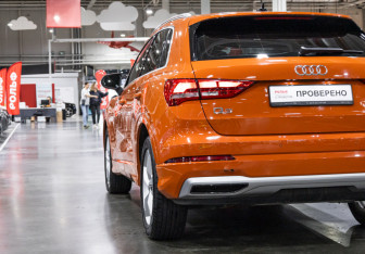 Подержанный автомобиль Audi Q3 2019 года (10 фото)