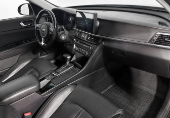 Подержанный автомобиль Kia Optima Sedan 2017 года (13 фото)