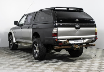 Подержанный автомобиль Mitsubishi L200 2005 года (7 фото)