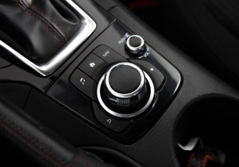 Подержанный автомобиль Mazda 3 Sedan 2014 года (15 фото)