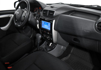 Подержанный автомобиль Nissan Terrano 2015 года (13 фото)