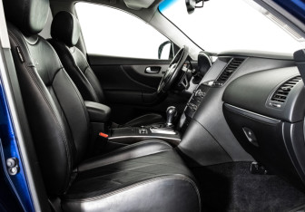 Подержанный автомобиль Infiniti QX70 2013 года (18 фото)