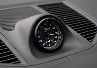 Подержанный автомобиль Porsche Macan 2023 года (26 фото)