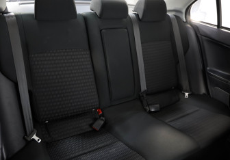 Подержанный автомобиль Mitsubishi Lancer Sedan 2012 года (20 фото)