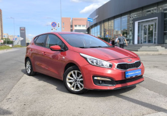 Подержанный автомобиль Kia Ceed Hatchback 2017 года (3 фото)