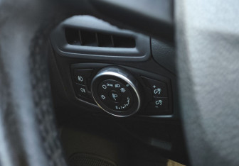 Подержанный автомобиль Ford Focus Hatchback 2015 года (13 фото)