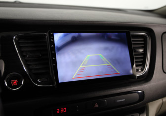 Подержанный автомобиль Kia Carnival 2018 года (15 фото)