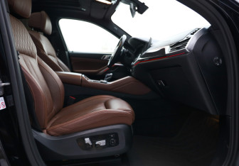 Подержанный автомобиль BMW X6 2021 года (34 фото)