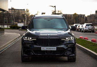 Подержанный автомобиль BMW X7 2019 года (5 фото)