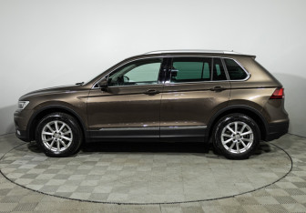 Подержанный автомобиль Volkswagen Tiguan 2017 года (8 фото)