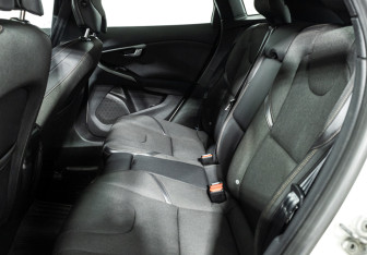 Подержанный автомобиль Volvo V40 Cross Country 2013 года (10 фото)