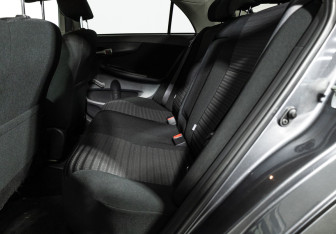 Подержанный автомобиль Toyota Corolla Sedan 2008 года (10 фото)