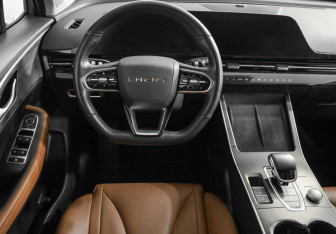 Подержанный автомобиль Omoda C5 2022 года (11 фото)