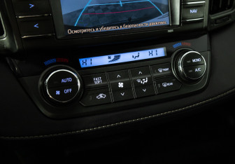 Подержанный автомобиль Toyota RAV4 2014 года (16 фото)