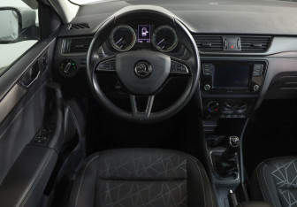 Подержанный автомобиль Skoda Rapid Liftback 2019 года (11 фото)