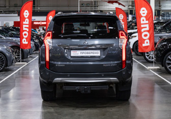 Подержанный автомобиль Mitsubishi Pajero Sport 2018 года (8 фото)