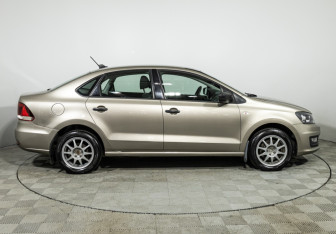 Подержанный автомобиль Volkswagen Polo Sedan 2017 года (4 фото)