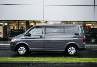 Подержанный автомобиль Volkswagen Caravelle 2020 года (9 фото)