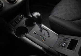 Подержанный автомобиль Toyota RAV4 2010 года (17 фото)