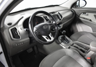 Подержанный автомобиль Kia Sportage 2011 года (9 фото)
