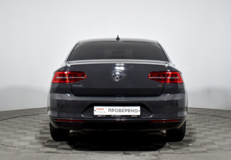 Подержанный автомобиль Volkswagen Passat Sedan 2017 года (6 фото)
