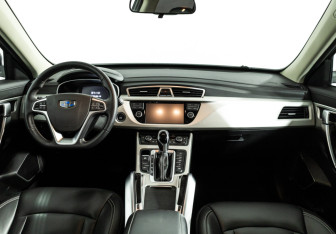 Подержанный автомобиль Geely Atlas 2022 года (13 фото)