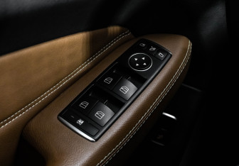 Подержанный автомобиль Mercedes-Benz GLE 2015 года (23 фото)