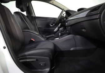 Подержанный автомобиль Renault Fluence 2010 года (20 фото)
