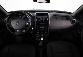 Подержанный автомобиль Renault Duster 2018 года (9 фото)