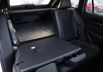 Подержанный автомобиль Geely Monjaro 2024 года (36 фото)