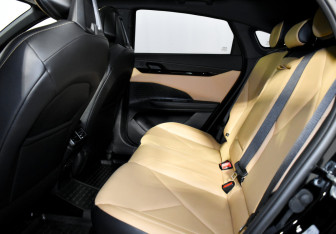 Подержанный автомобиль Changan UNI-V 2022 года (14 фото)