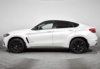 Подержанный автомобиль BMW X6 2016 года (8 фото)