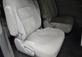 Подержанный автомобиль Kia Carnival 2004 года (11 фото)