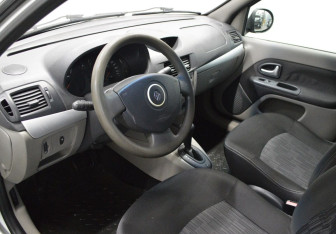 Подержанный автомобиль Renault Symbol 2008 года (10 фото)
