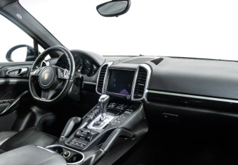Подержанный автомобиль Porsche Cayenne 2013 года (9 фото)