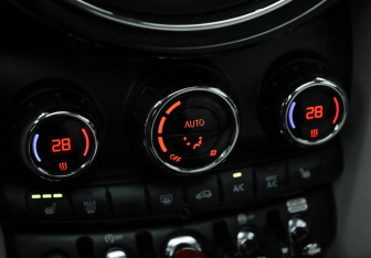 Подержанный автомобиль MINI Hatch 2019 года (21 фото)