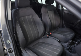 Подержанный автомобиль Opel Corsa 2013 года (20 фото)
