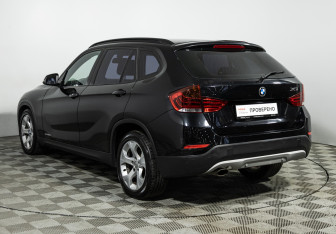 Подержанный автомобиль BMW X1 2012 года (7 фото)