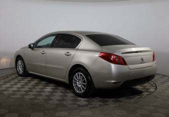 Подержанный автомобиль Peugeot 508 Sedan 2012 года (7 фото)