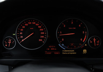 Подержанный автомобиль BMW X5 2015 года (22 фото)