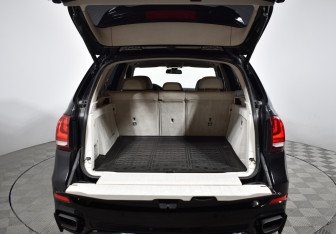 Подержанный автомобиль BMW X5 2014 года (21 фото)