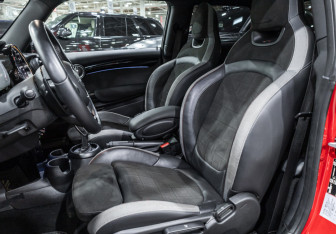 Подержанный автомобиль MINI Hatch 2021 года (12 фото)