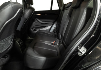 Подержанный автомобиль BMW X1 2021 года (10 фото)