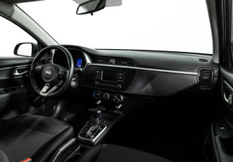 Подержанный автомобиль Kia Rio Hatchback 2020 года (9 фото)