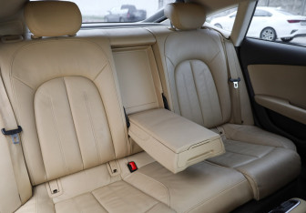 Подержанный автомобиль Audi A7 2011 года (23 фото)