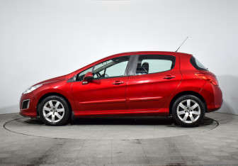 Подержанный автомобиль Peugeot 308 Hatchback 2011 года (8 фото)