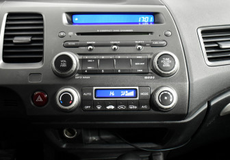 Подержанный автомобиль Honda Civic Sedan 2008 года (15 фото)