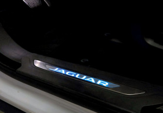 Подержанный автомобиль Jaguar F-Pace 2016 года (34 фото)