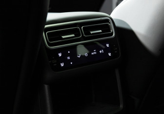 Подержанный автомобиль LiXiang L6 2024 года (24 фото)