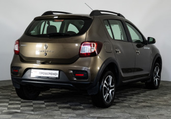 Подержанный автомобиль Renault Sandero 2018 года (5 фото)